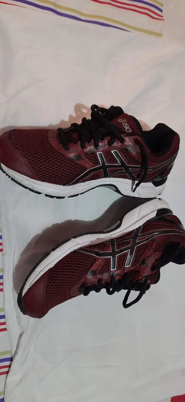 Tênis asics gel novo número 40.