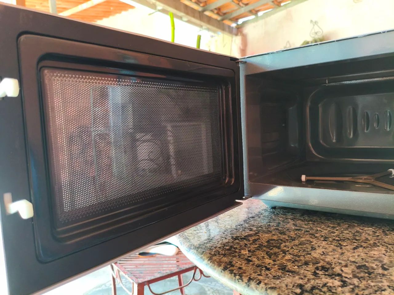 Microondas LG easy clean com grill - Foto 4