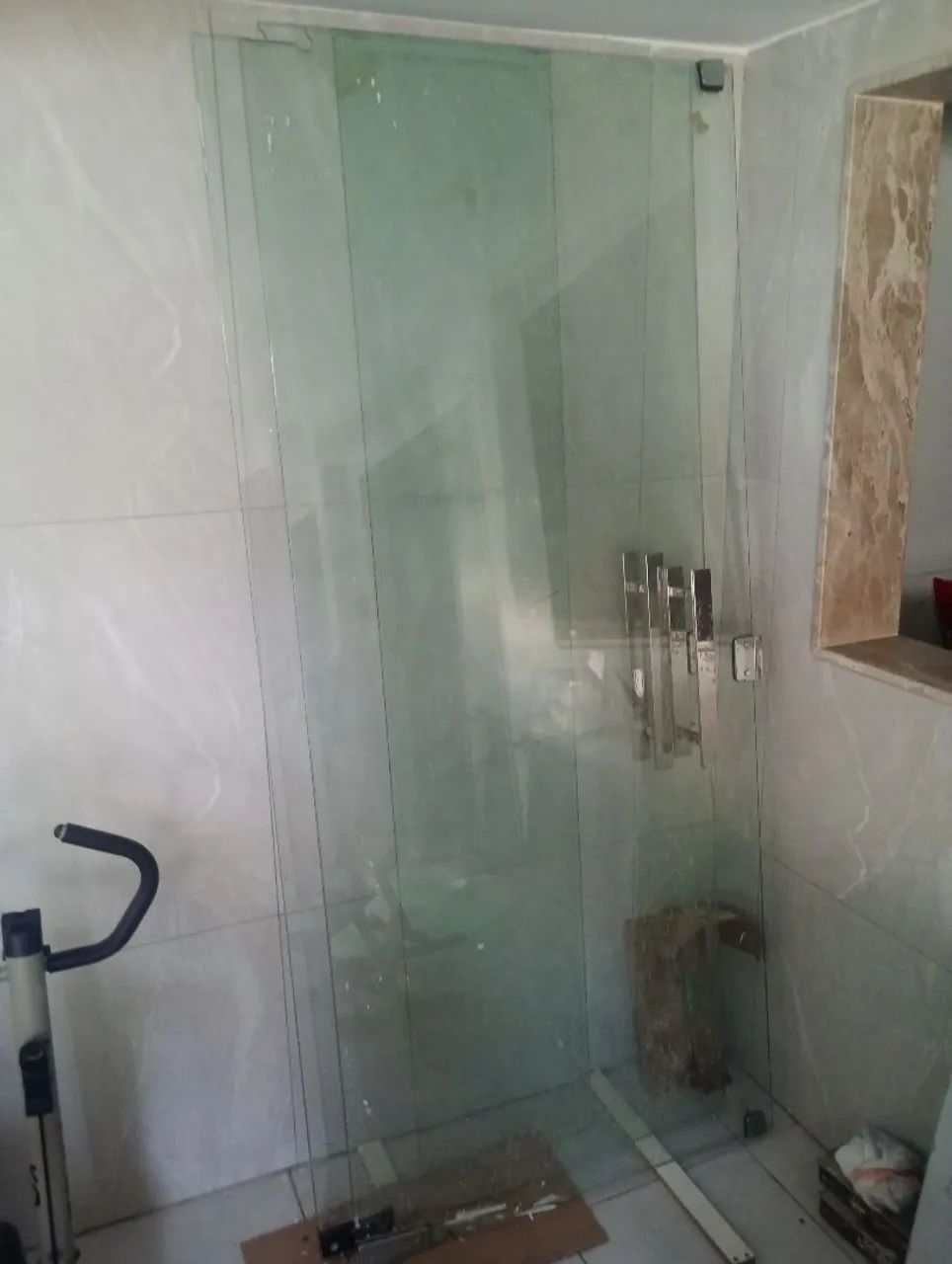 Portas de vidro Pivotantes (Não é corredicom) puxador. Tamanho: 2.20X0.94c