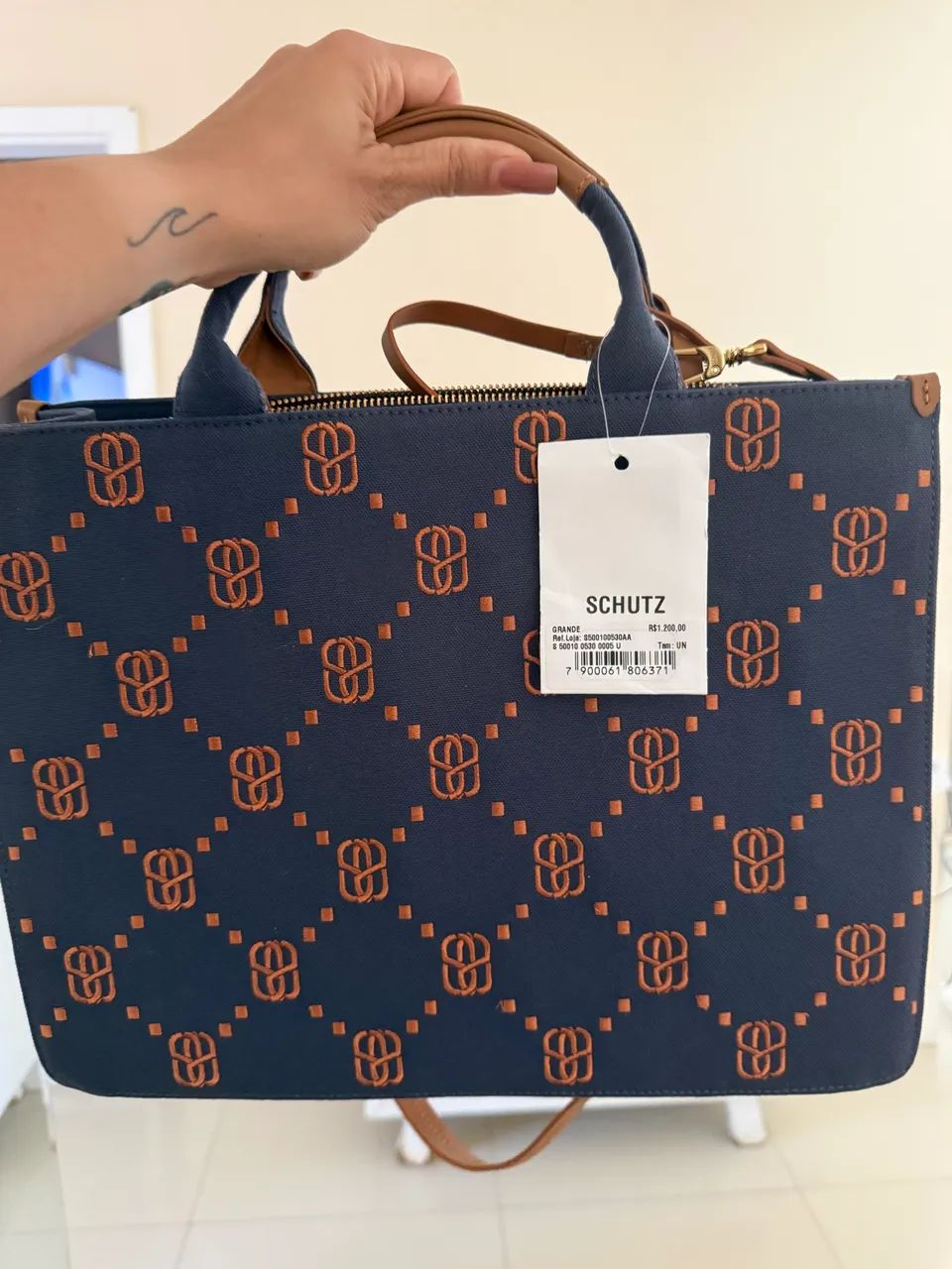 Bolsa shutz nova com etiqueta 