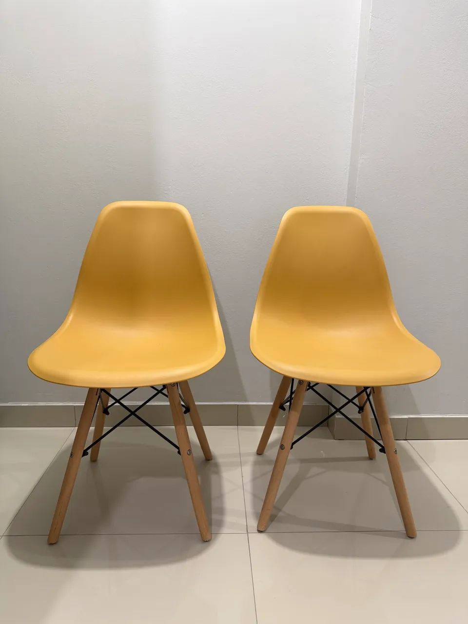 Vendo 2 cadeiras EAMS 