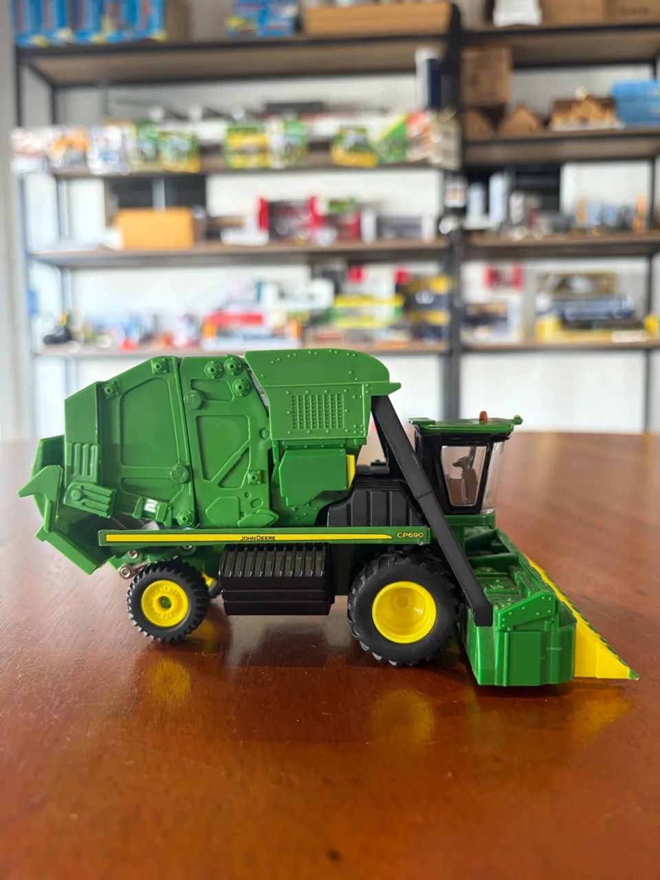 Miniatura Colheitadeira de algodão John Deere CP690 1/64  - Foto 4