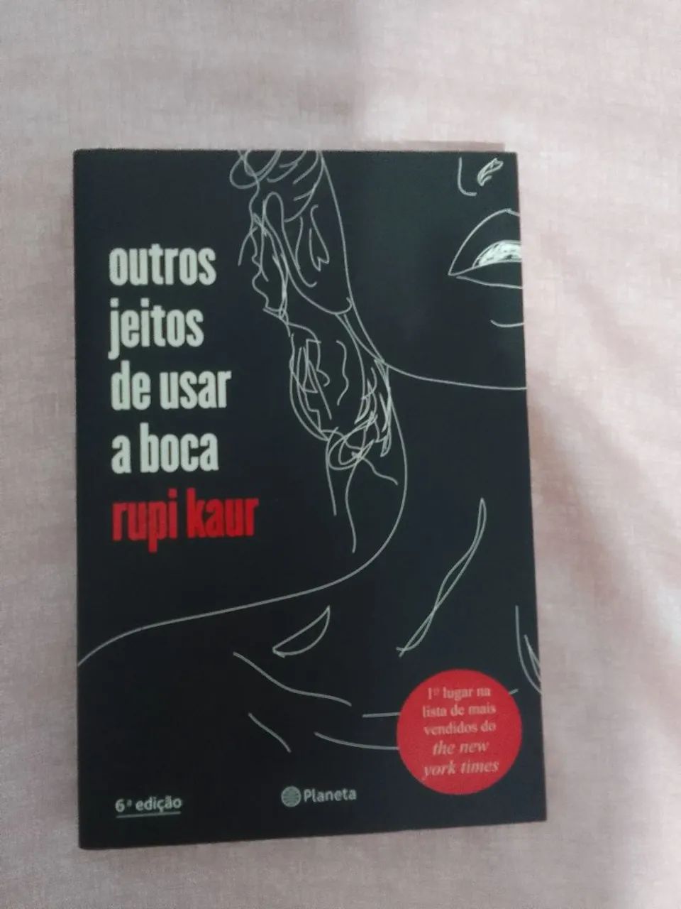 Roupas e livros em boa conservação.  - Foto 2