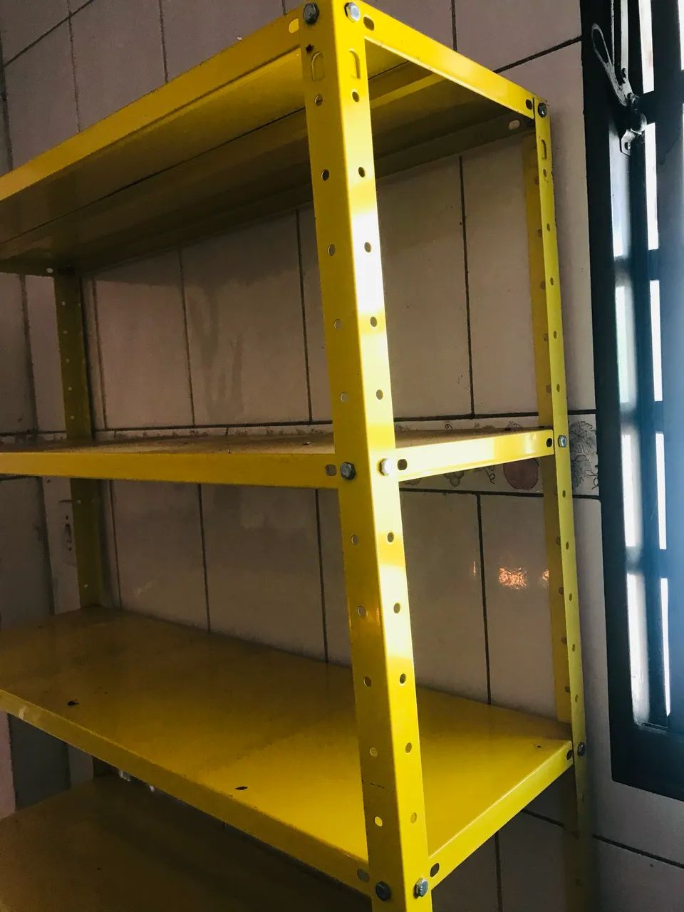Estante amarela  - Foto 2