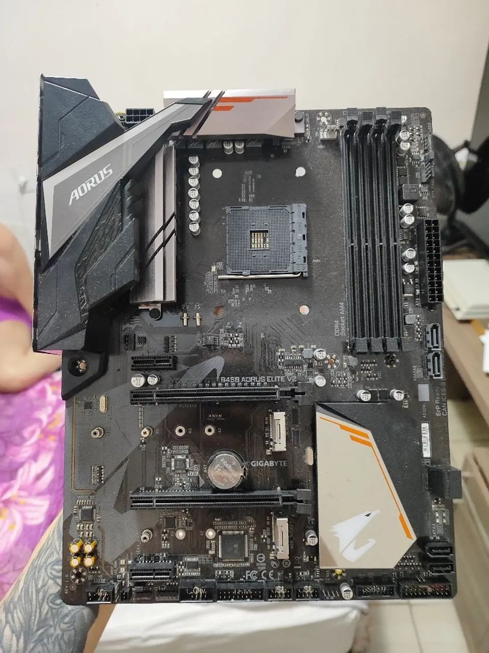 AORUS B450 ELITE (Funcionamento intermitente)