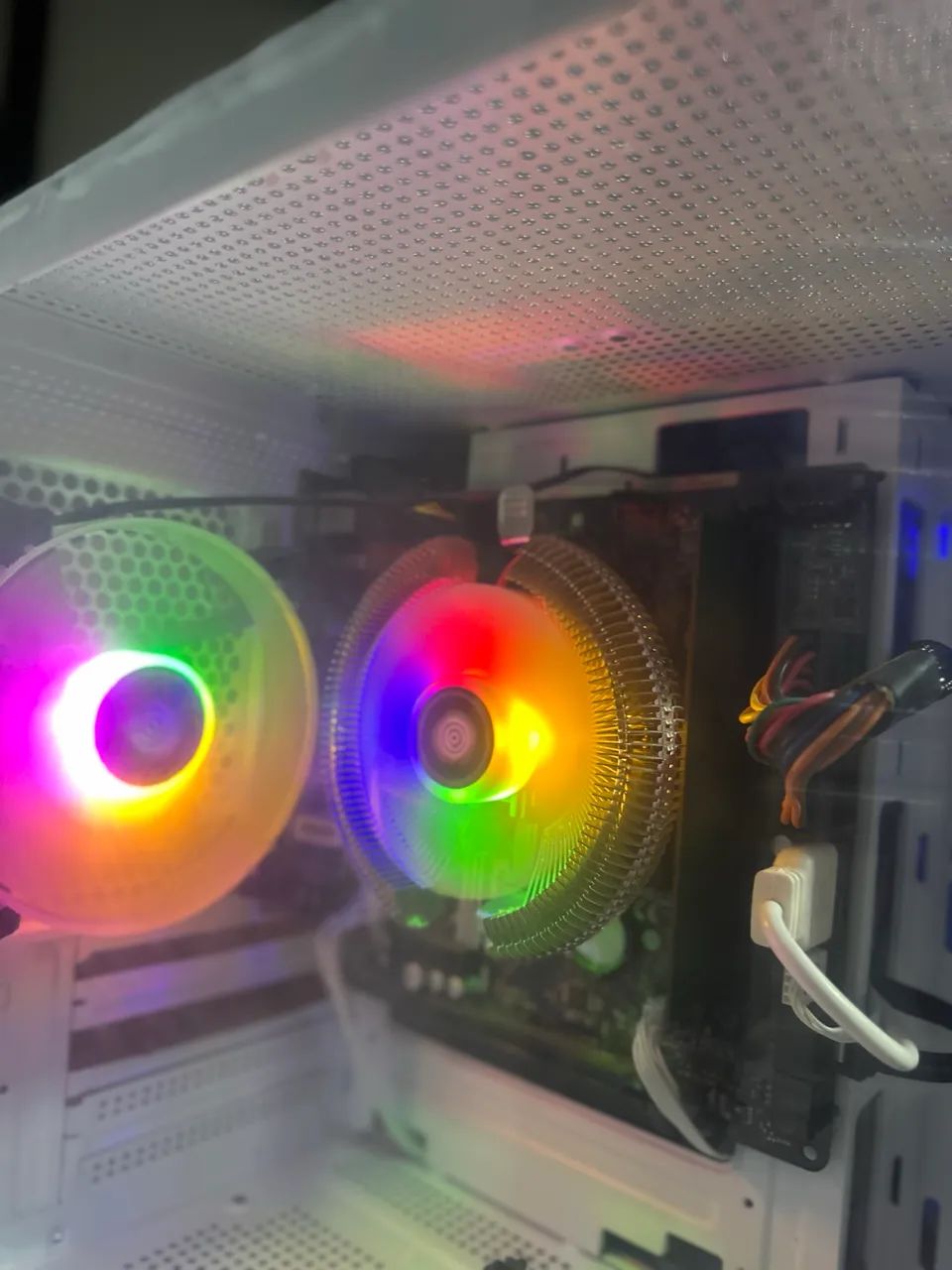O PC QUE CHAMA ATENÇÃO ANTES MESMO DE LIGAR! - Foto 3
