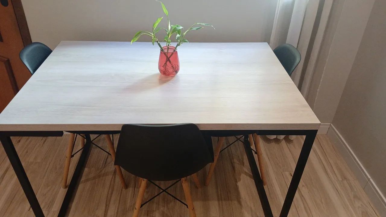 Mesa Retangular com 4 cadeiras