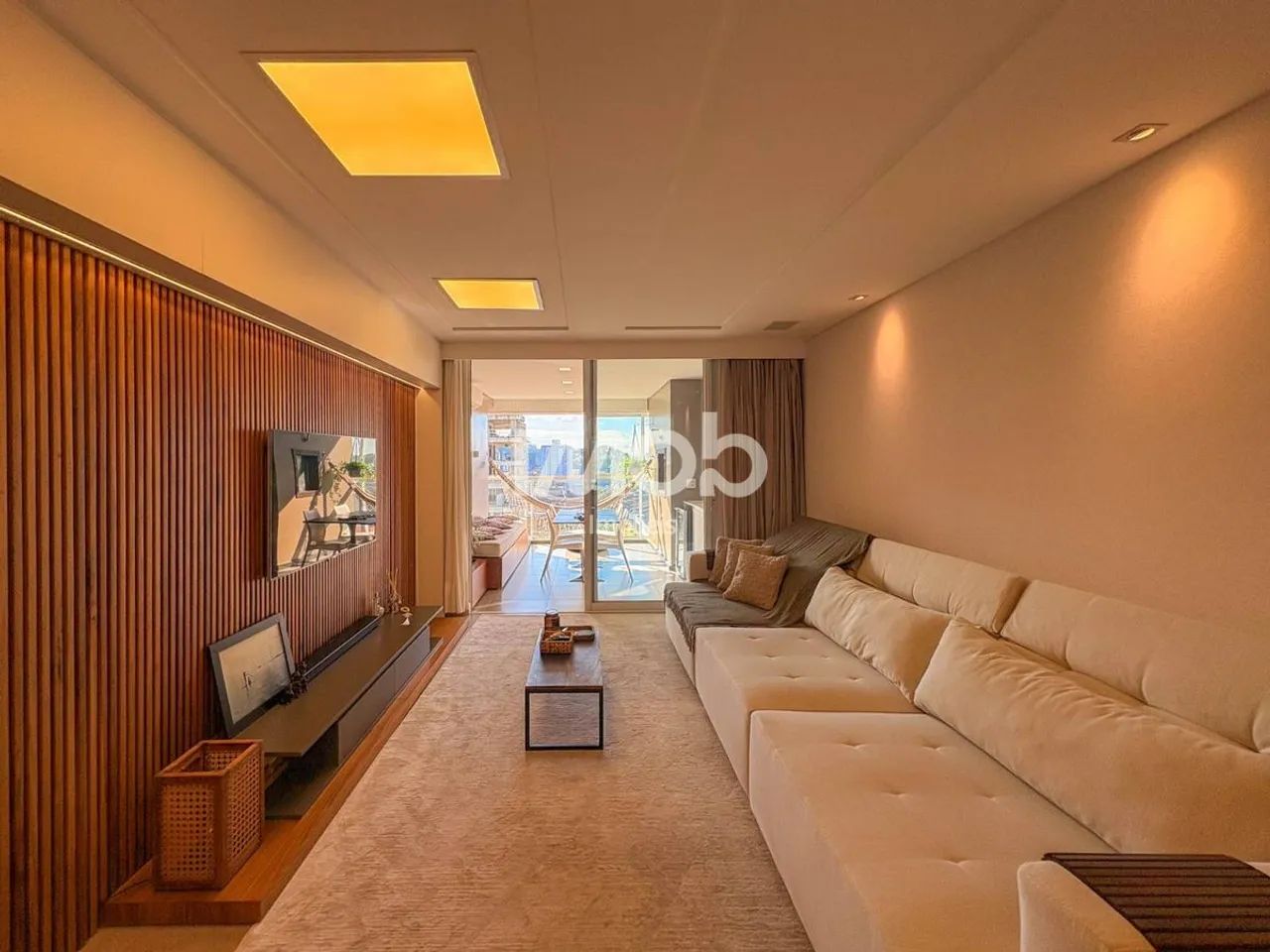APARTAMENTO COM 3 SUÍTES, CENTRO