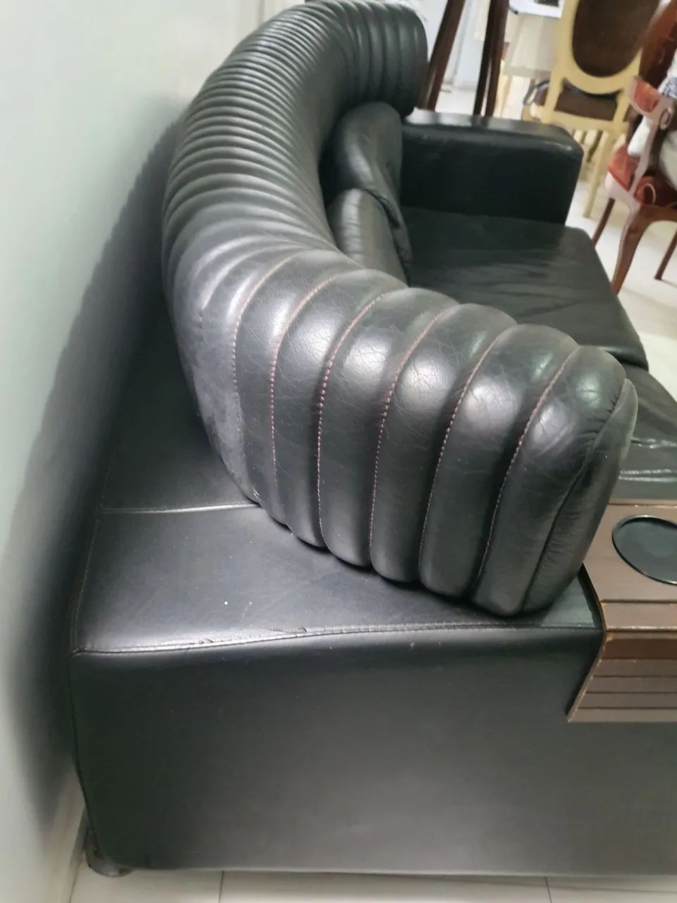 Lindo Sofá de Couro Usado. - Foto 2