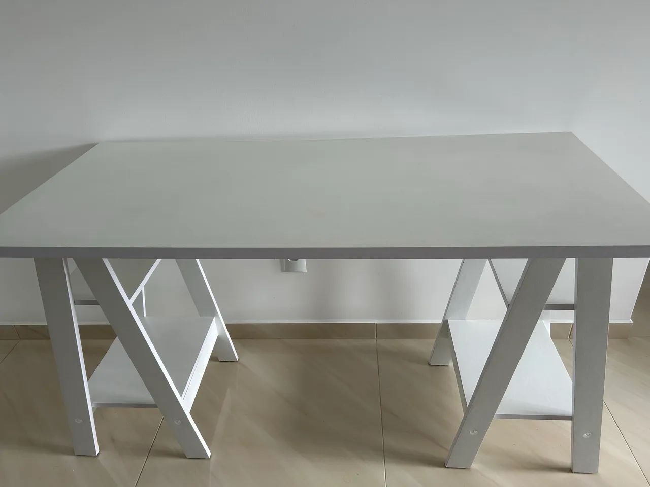 Mesa de escrivaninha branca
