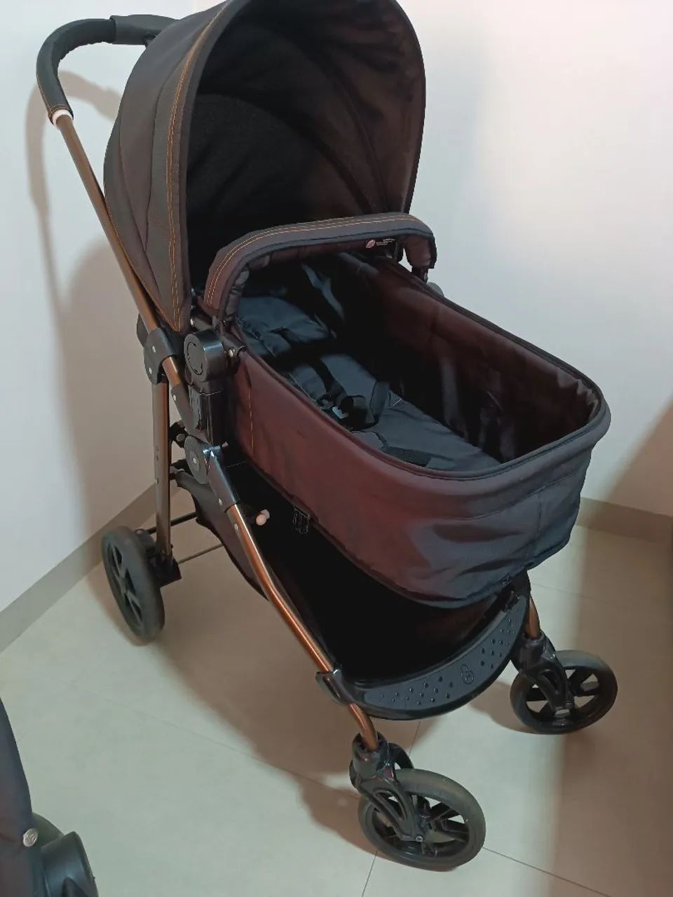 Kit Galzerano Carbon - Carrinho + Bebê conforto com a base - Foto 2