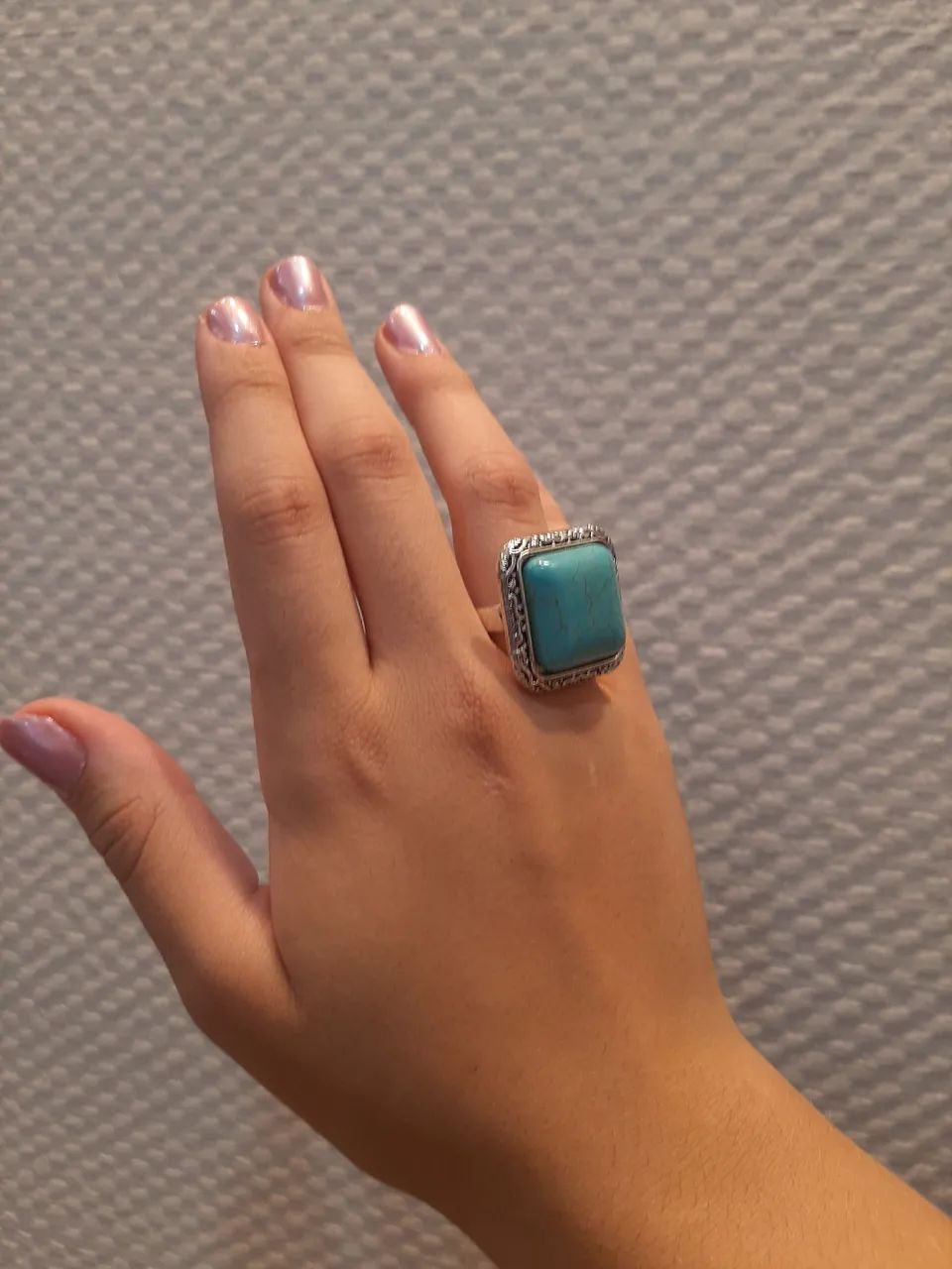 Anel de prata trabalhada e pedra azul-turquesa. Aro 18. Forma quadrada. - Foto 3