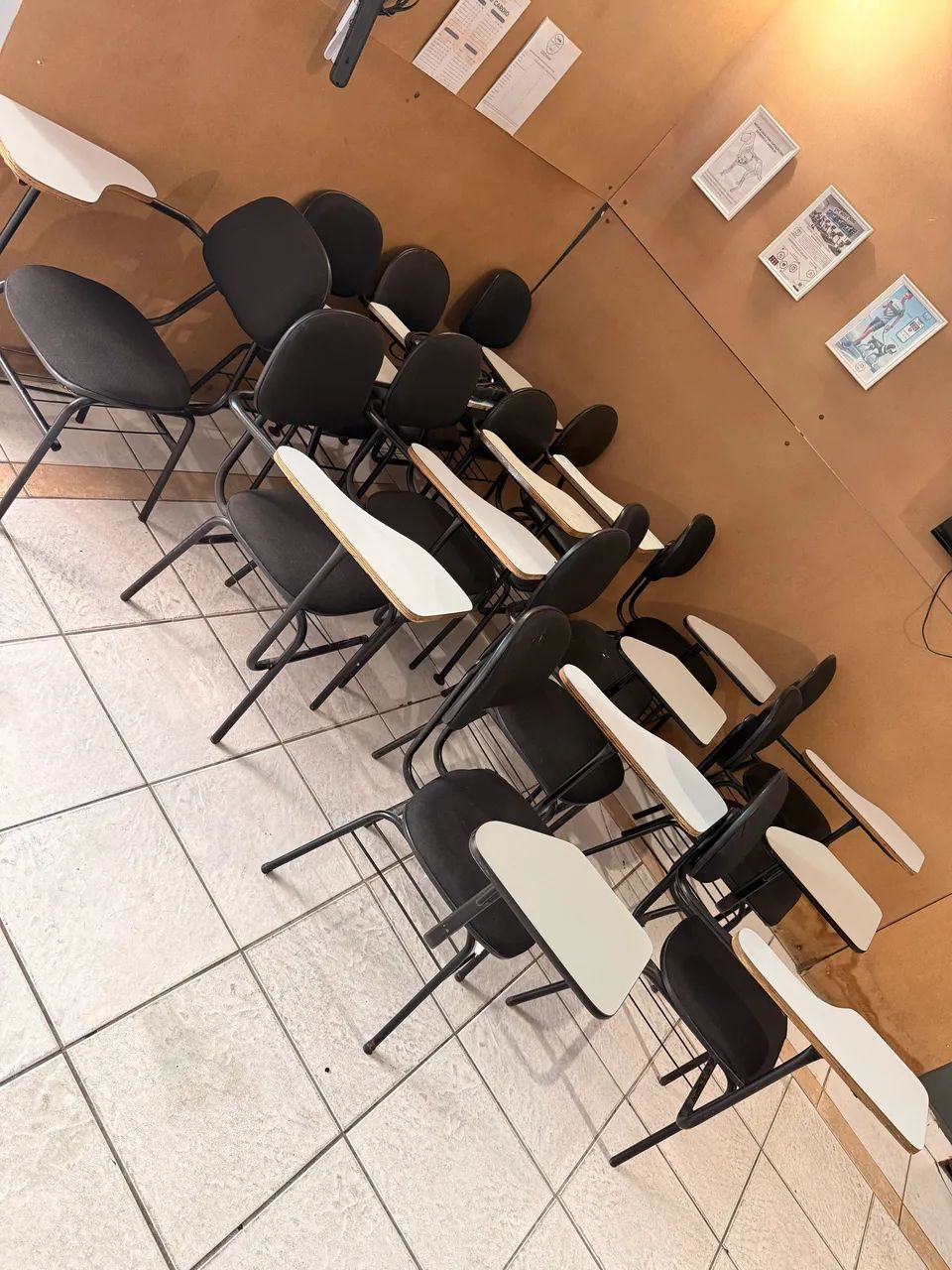 Cadeiras universitárias  - Foto 2