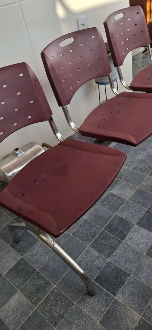 Longarinas três lugares plásticas 