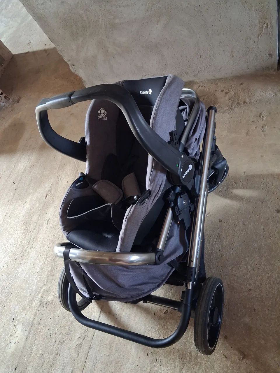 Carrinho de bebê com bebê conforto  - Foto 4