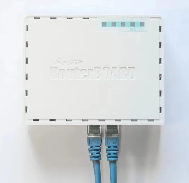 Roteador MikroTik Hex RB750Gr3 Branco - Foto 4