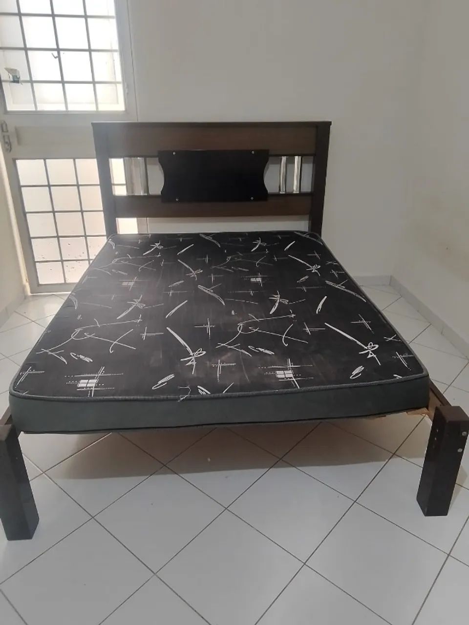 Cama com colchão 