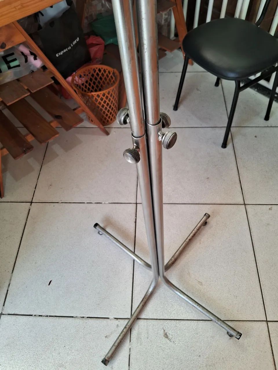 Vendo Arara em aço cromado<br>Valor $23,00<br>What - Foto 2