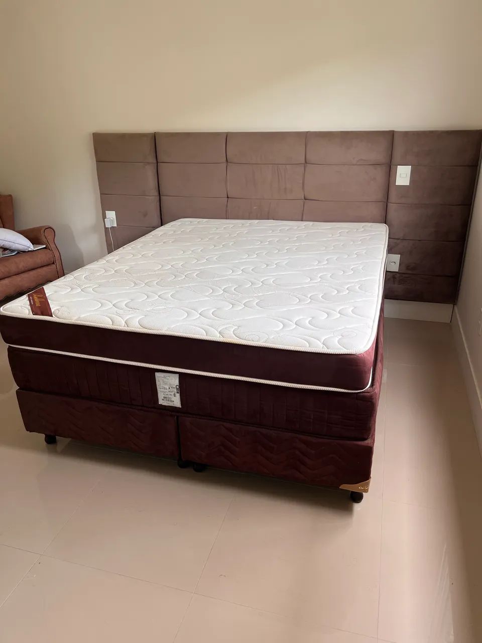 Vendo Cama Queen com base