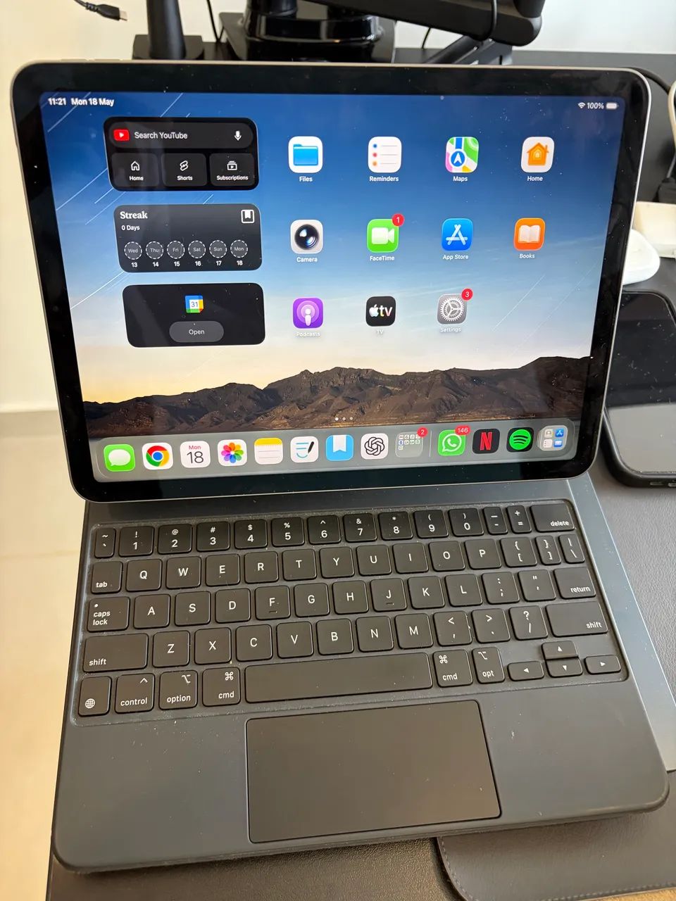 iPad Air 5th gen (M1) 256gb, Apple Pencil, Magic Keyboard