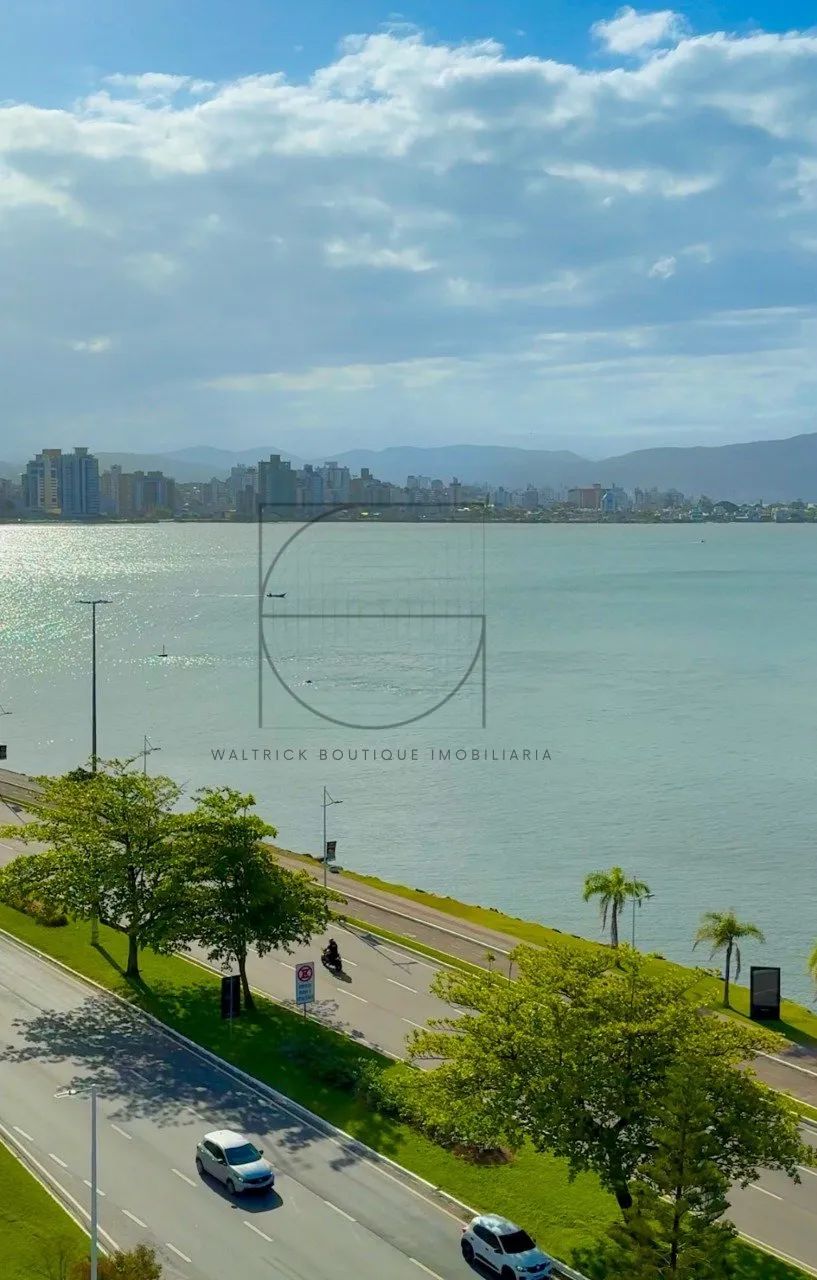 Apartamento 3 dormitórios Beira Mar