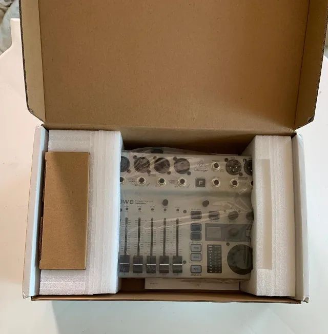 Mesa de som mixer digital Behringer Flow 8 - Foto 2