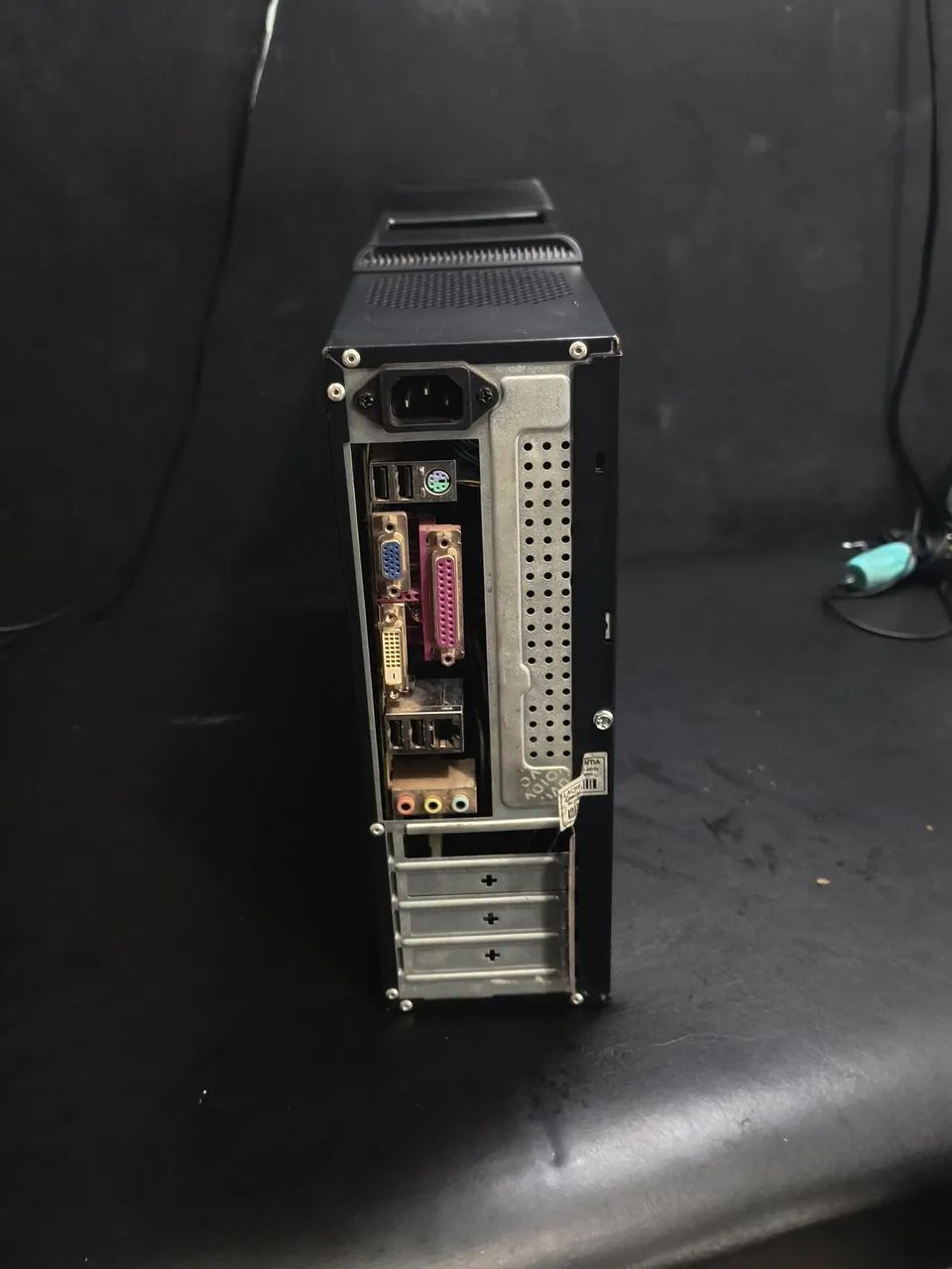 Vendo uma CPU i5 funcionando perfeitamente tem que pôr só a memória e o HD ela é terceira
