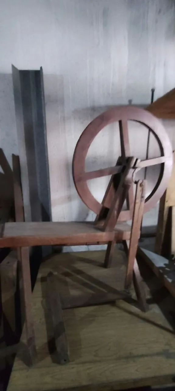 Vendo roda de fiar Antiga  - Foto 2