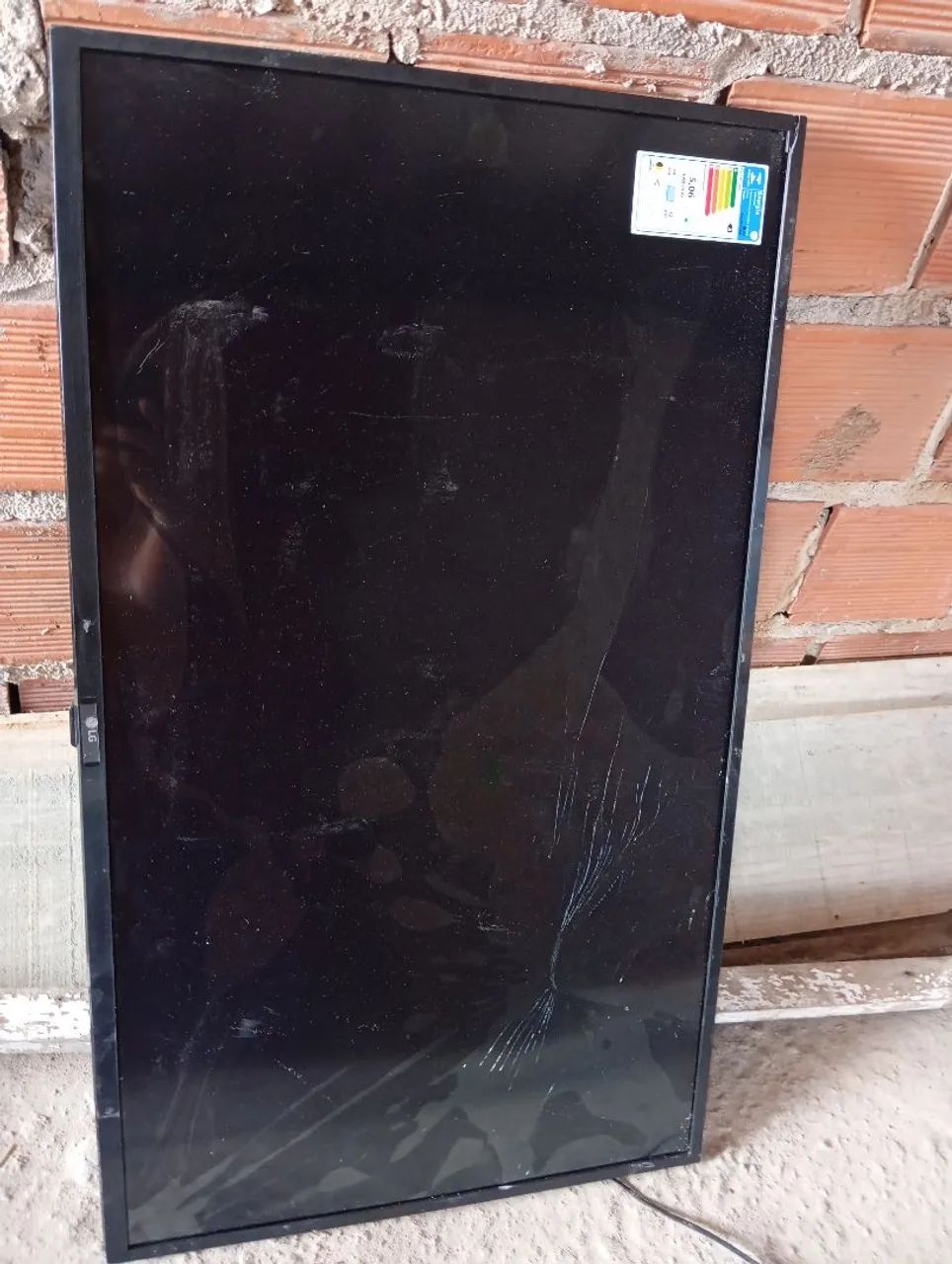 TV LG 43" TELA QUEBRADA