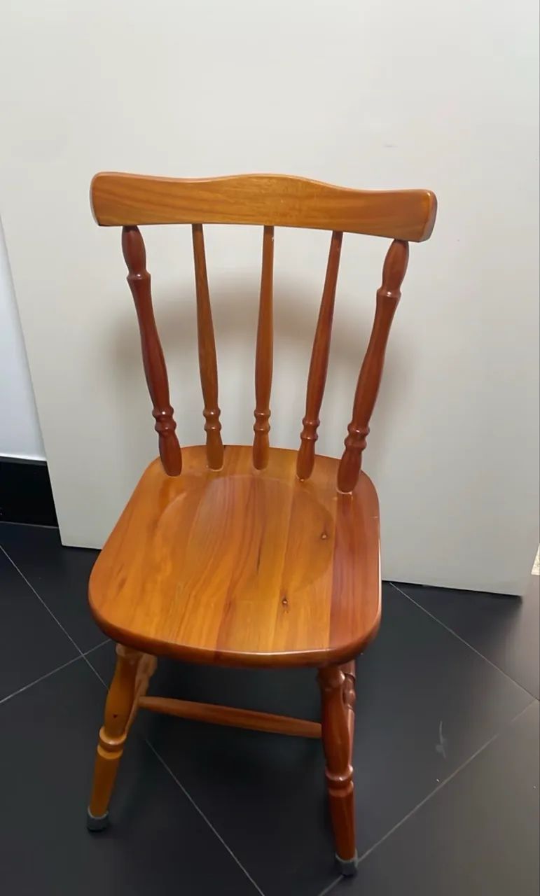 Vendo 2 cadeiras de madeira maciça! - Foto 2