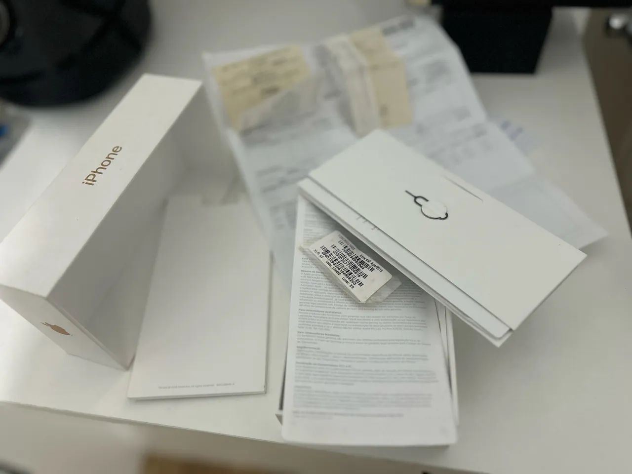 Caixa  Apple iPhone 7 Plus na cor dourada  - Foto 3