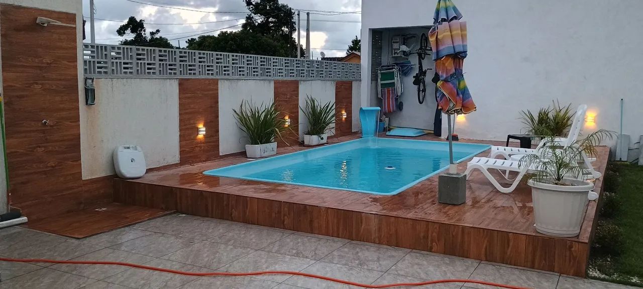 Casa com piscina em praia de leste