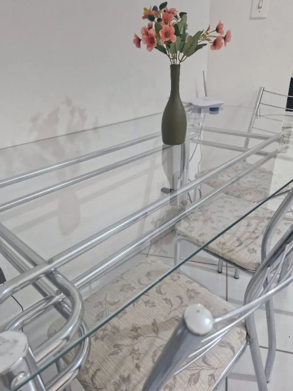 Mesa de jantar de vidro com 6 cadeiras - Foto 2
