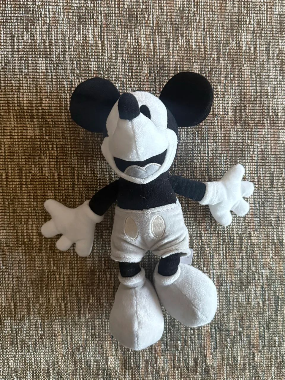 Pelúcia pequena Mickey Mouse preto e branco