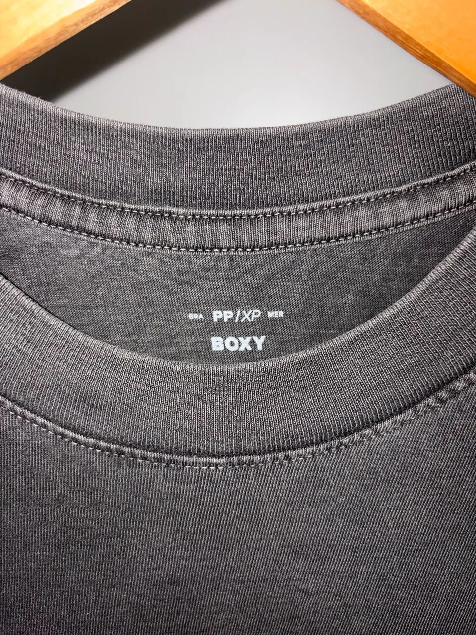 Camisa boxy estonada cinza PP - Foto 3