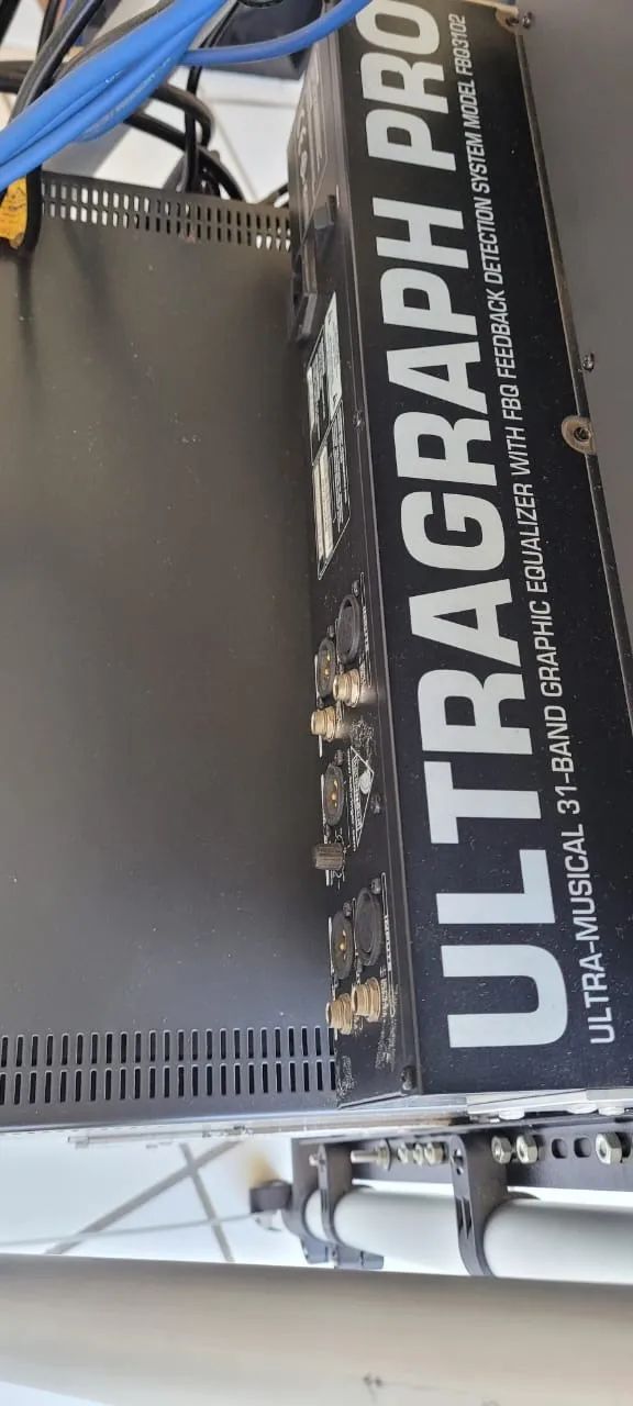 Rack De Áudio Profissional Wattsom Com Mesa E Amplificador Prateado - Foto 4