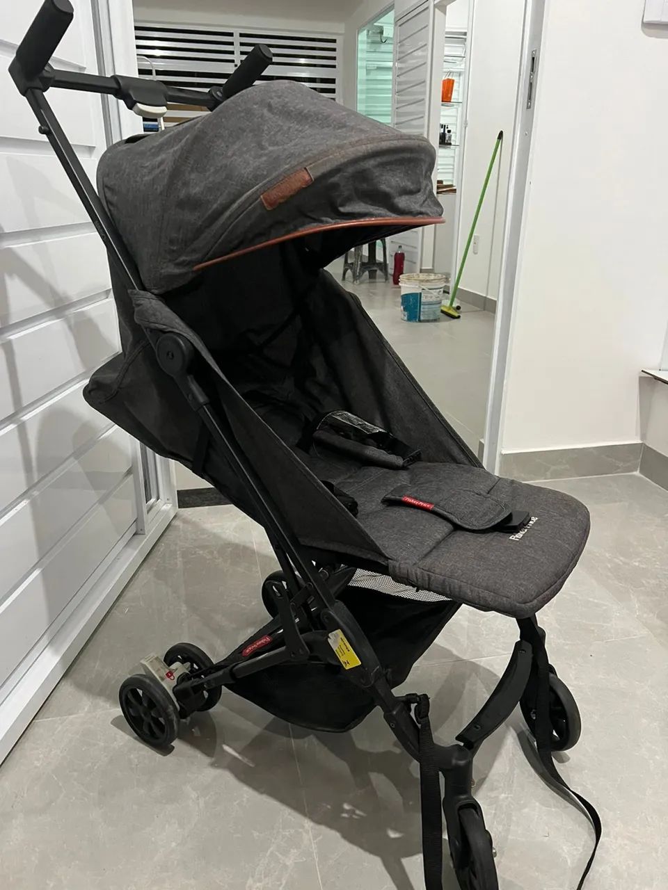 Carrinho de bebê compacto Fischer price  - Foto 3