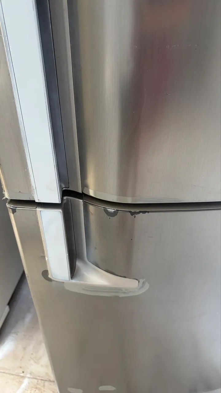 Geladeira inox cinza com marcas e funcionando faço entrega  - Foto 3
