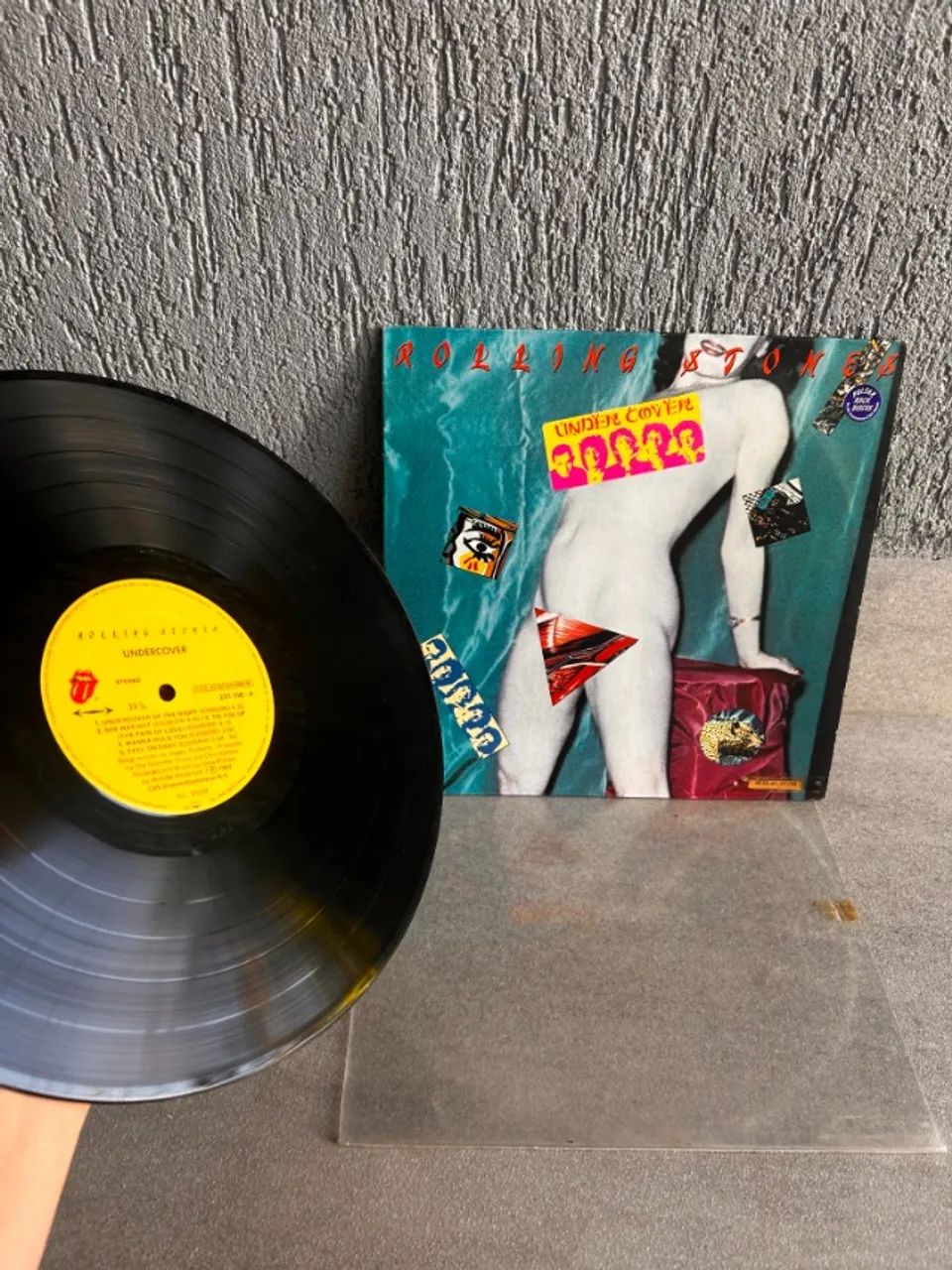 Vinil Undercover Rolling Stones com encarte  - Foto 3