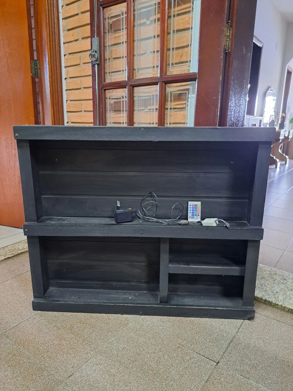 Bar de bebida suspenso com LED<br><br>$150,00<br>