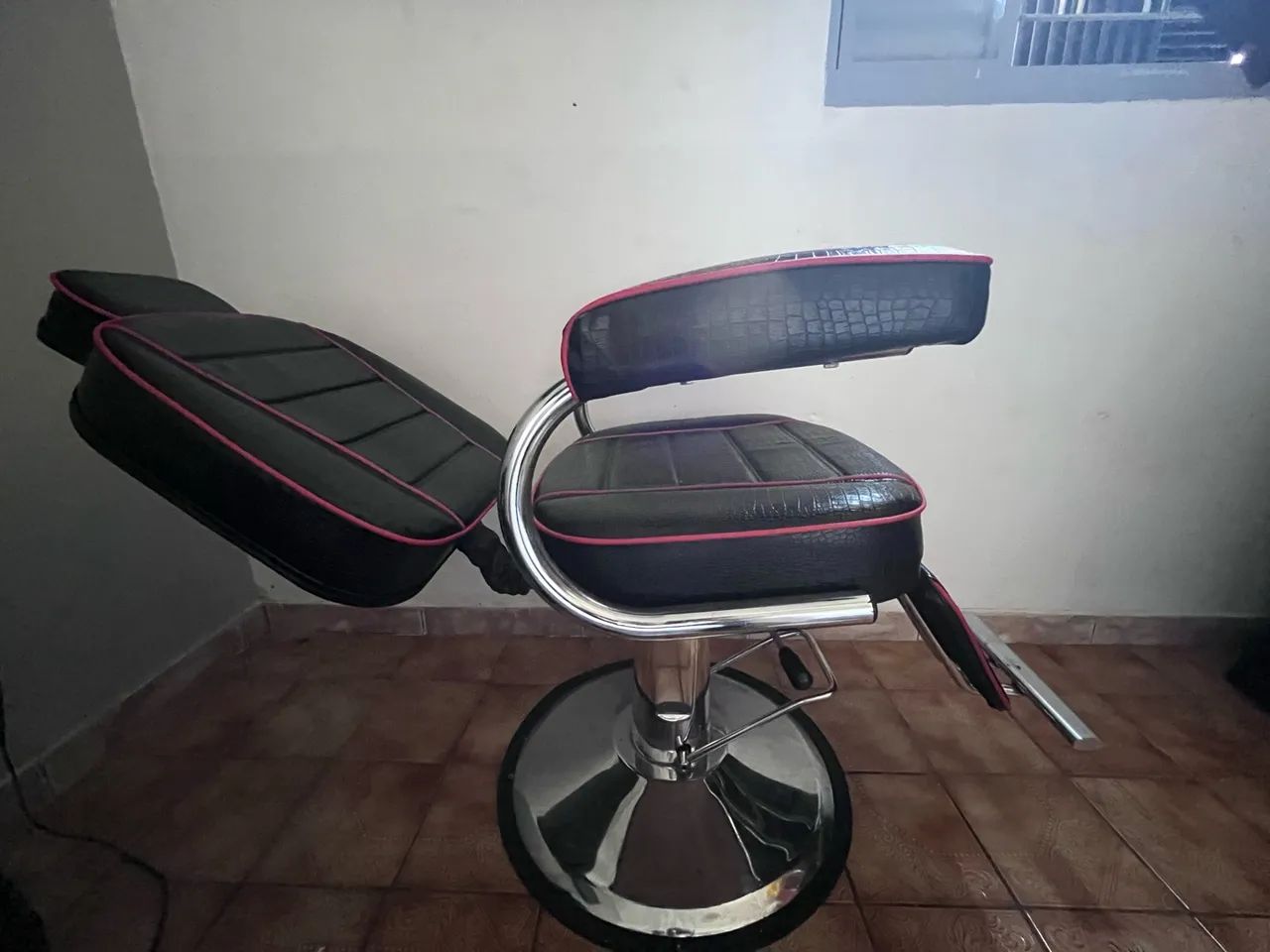 Cadeira de Barbeiro Profissional - Excelente Estado | 4 Meses de Uso - Foto 2