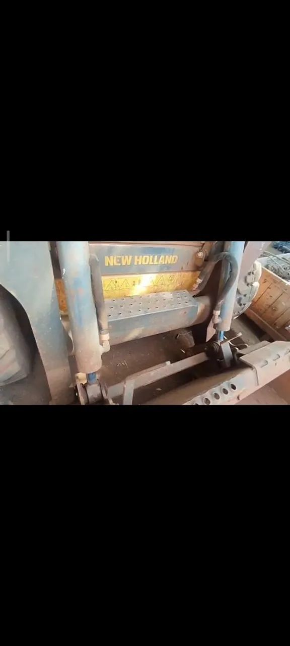 MINI CARREGADEIRA NEW HOLLAND L220 2017 - Foto 2