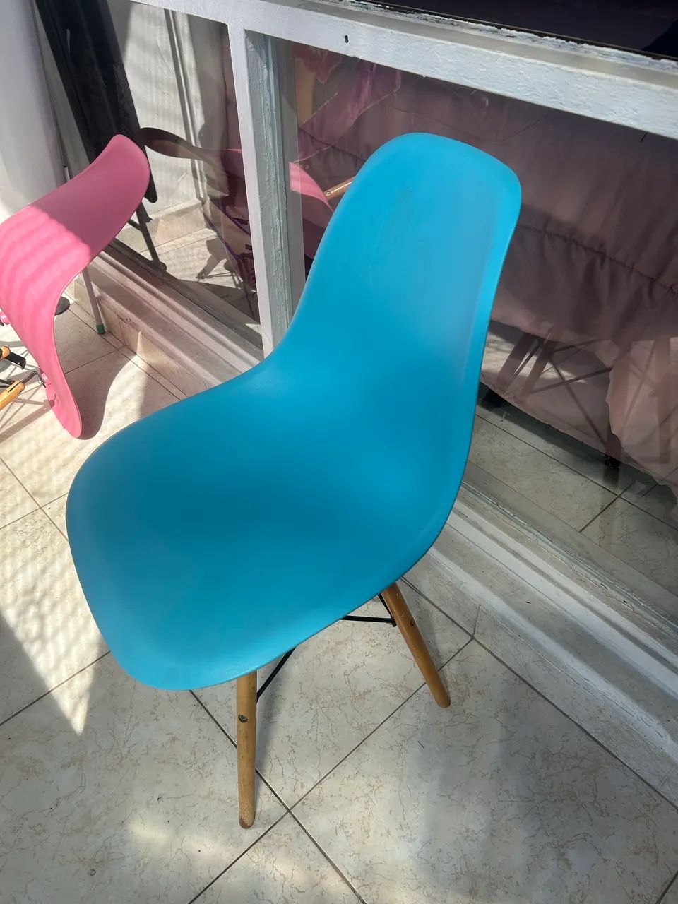 Cadeira Eames Eiffel azul