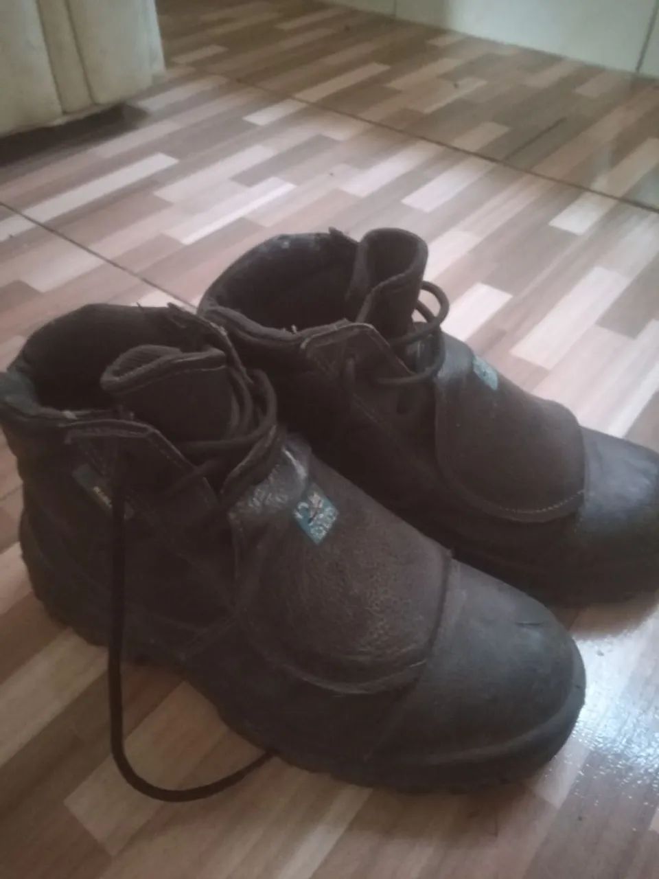 Botas semi novas  - Foto 3