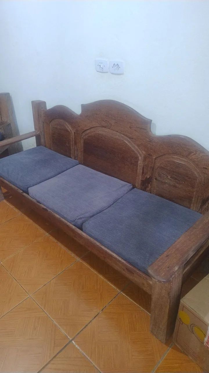 Sofá em madeira