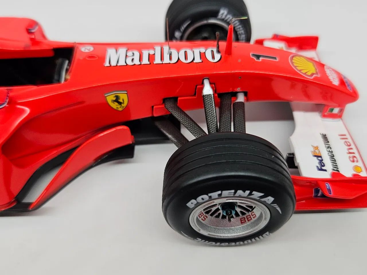 Ferrari F2001 Schumacher 1/18 Hot Wheels Elite - Hobbies e