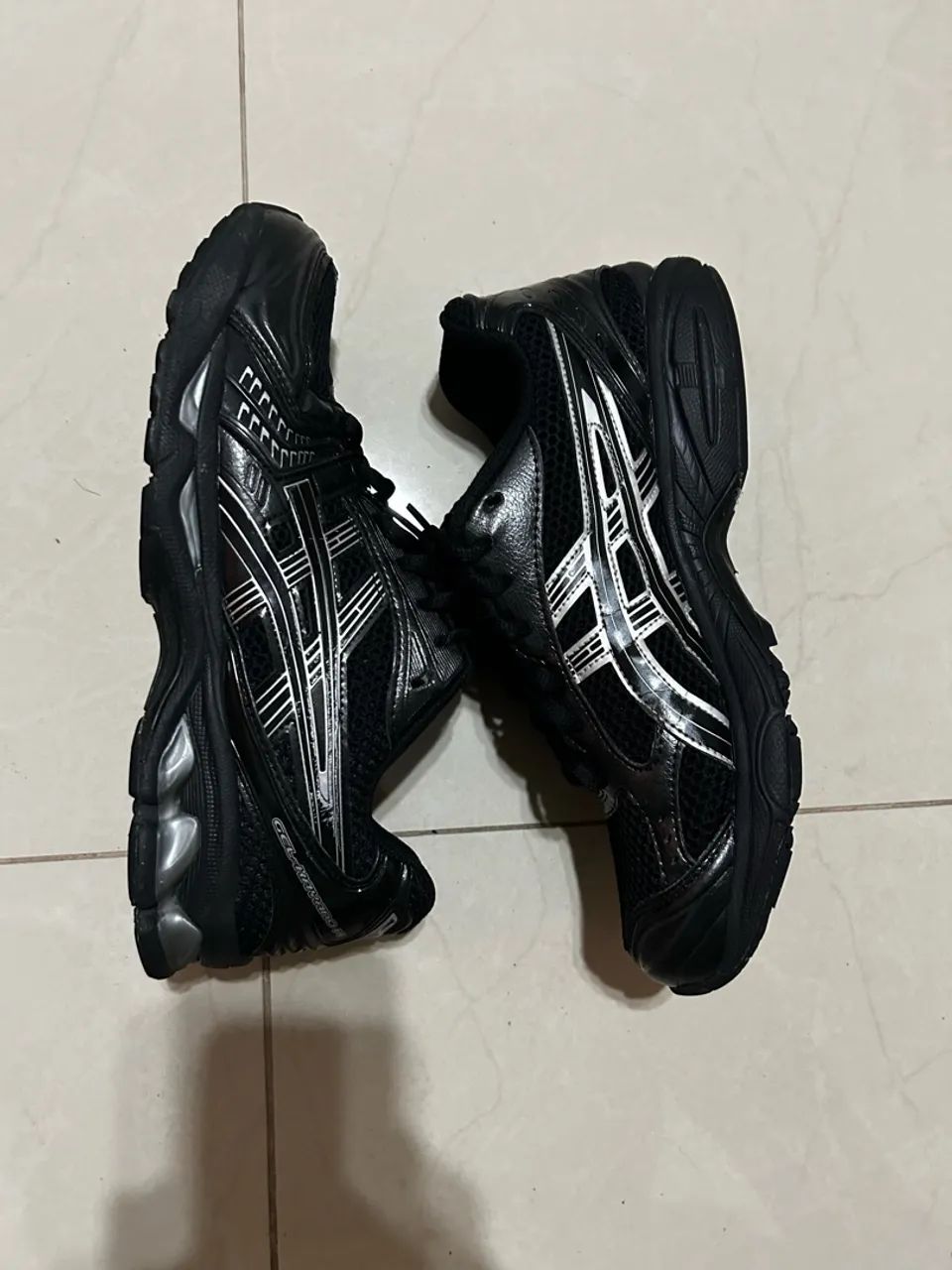 kayano 14 black metalic - Foto 3