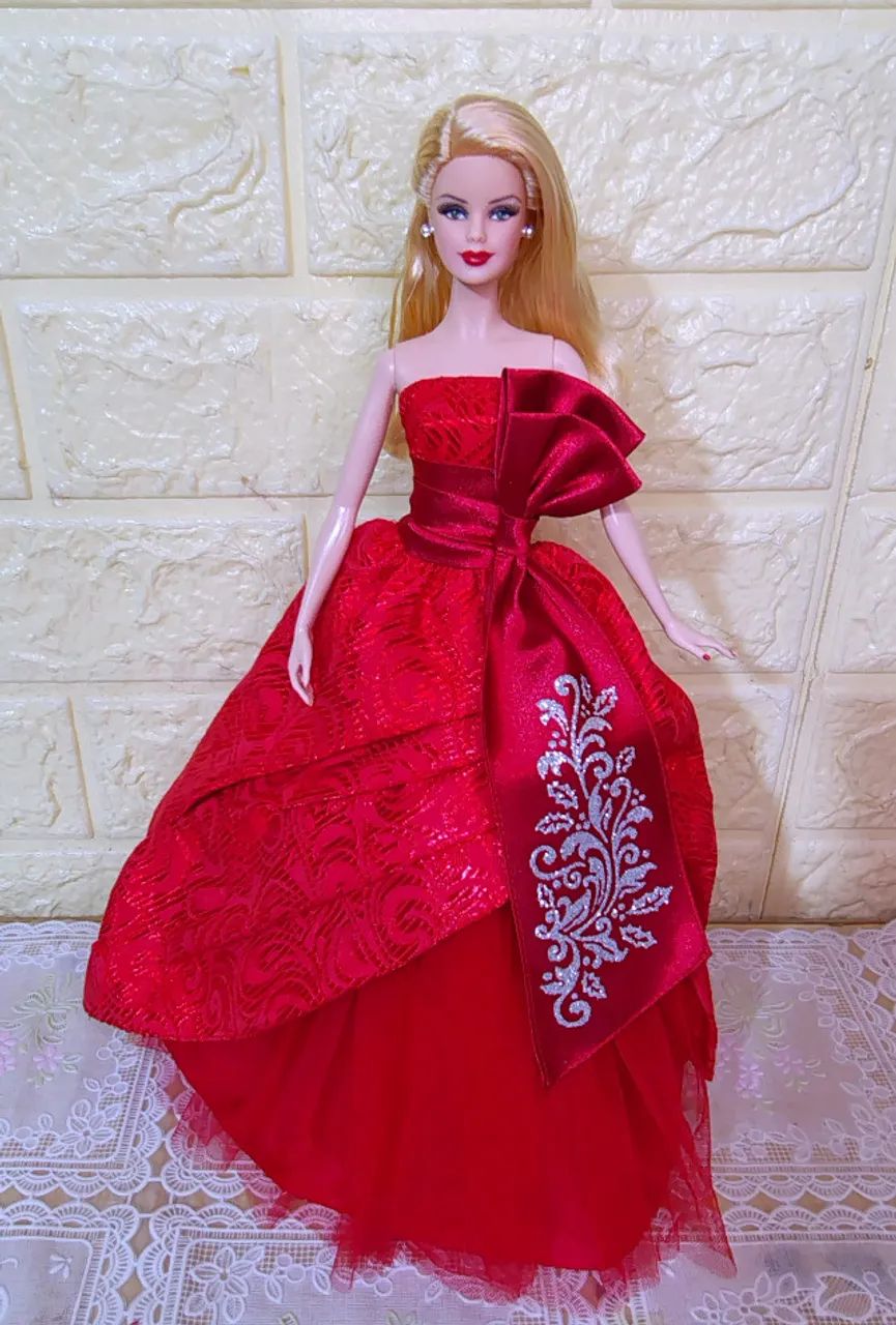 Boneca Barbie Holiday 2012 loira de vermelho