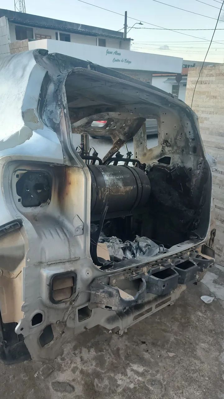 Tenho jeep Renegade 2020 flex tenho motor câmbio suspensão rodas trazeira suporte toda lat