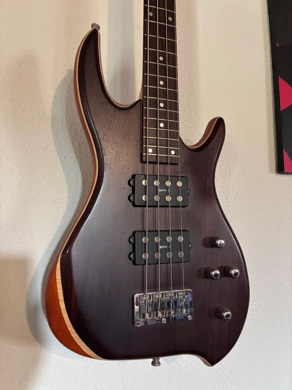 Baixo Eagle EGB 4100